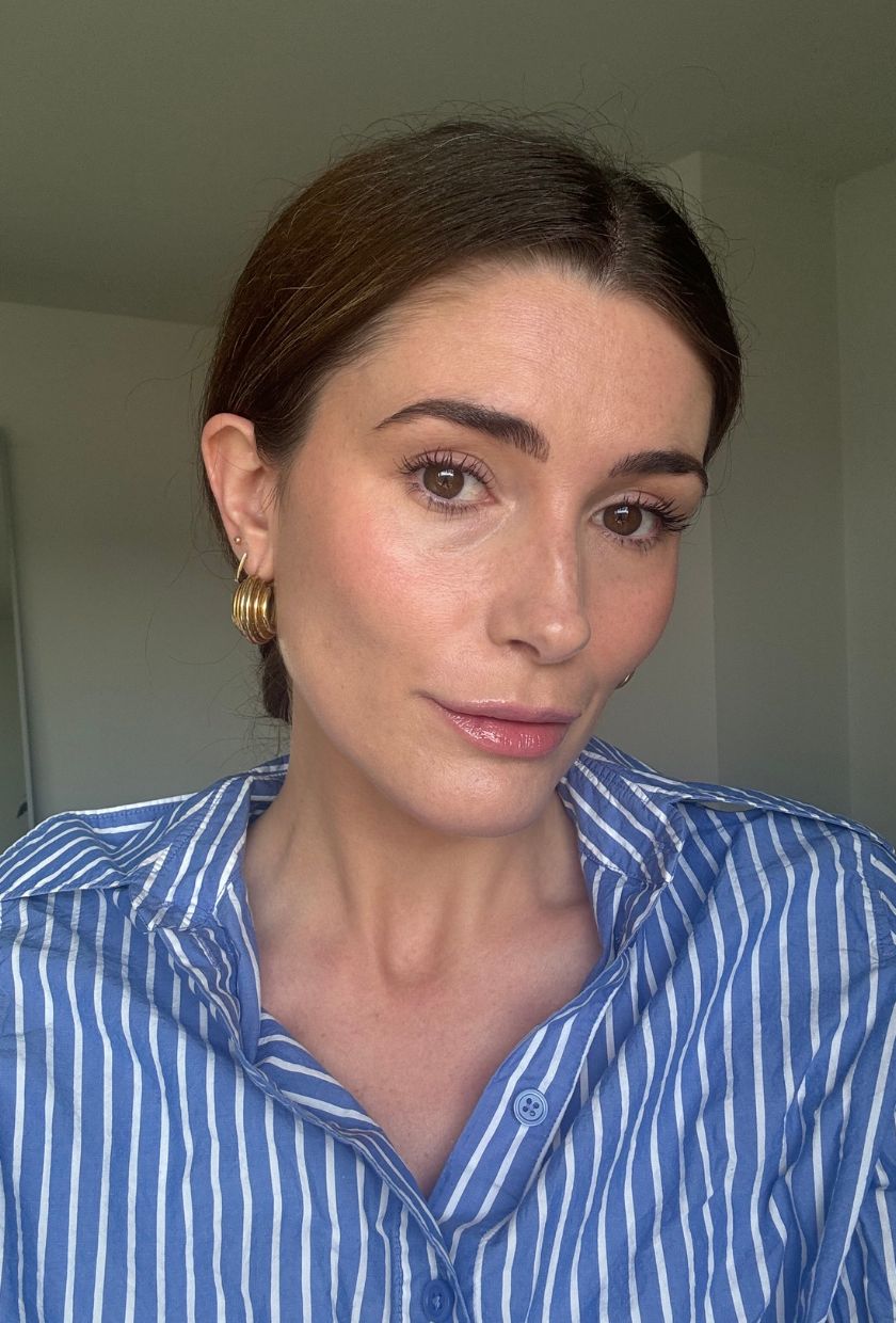 Eleanor wearing the Hourglass Unlocked Instant Extensions Mascara