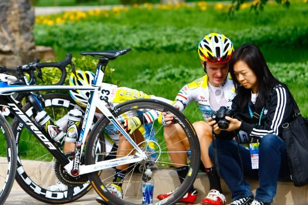 The local fans share something with Azad University Cross Team Oscar Pujol
