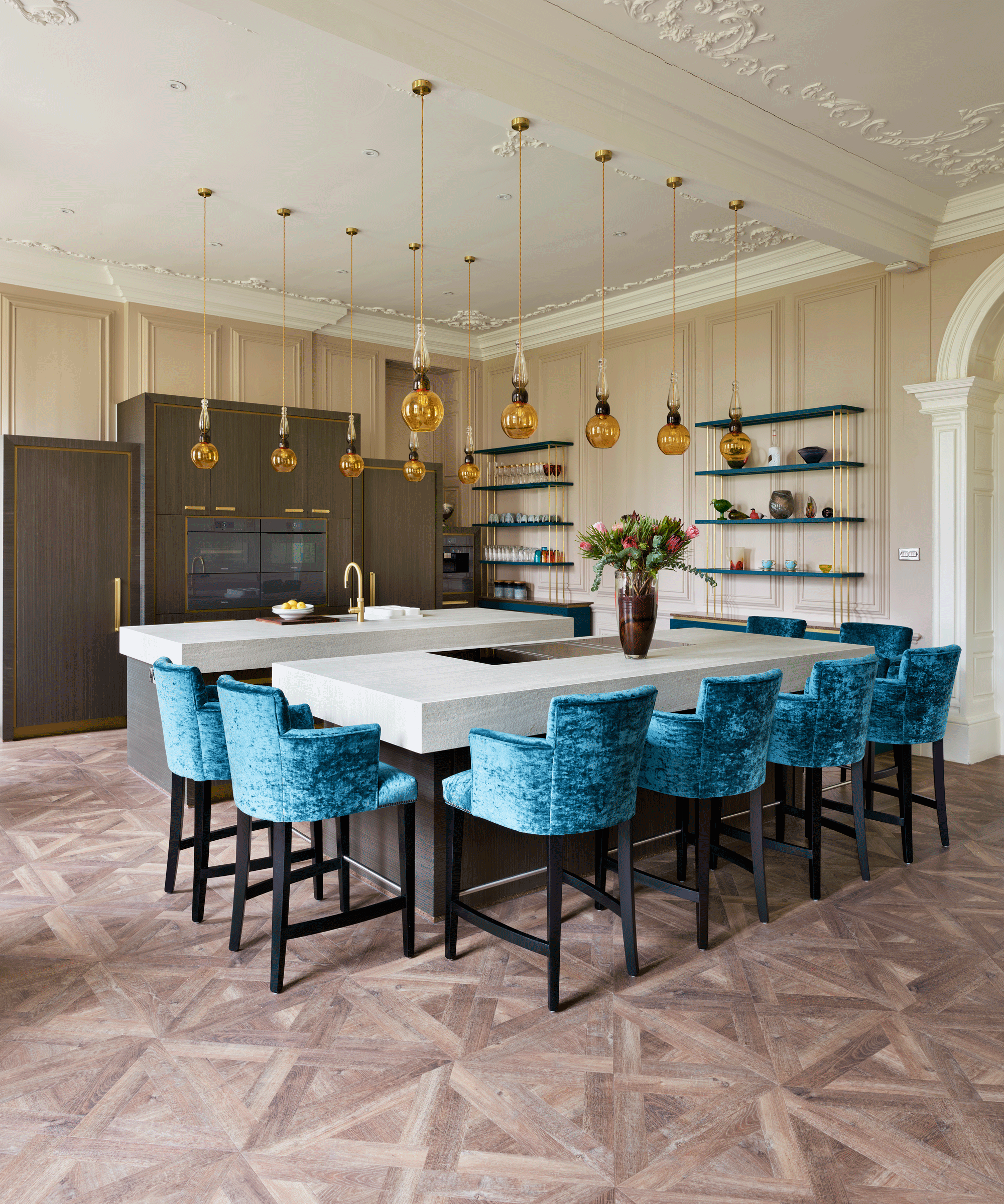 英国富丽堂皇住宅里迷人的厨房