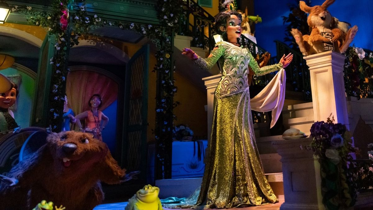 Tiana animatronic singing in the finale of Tiana&#039;s Bayou Adventure