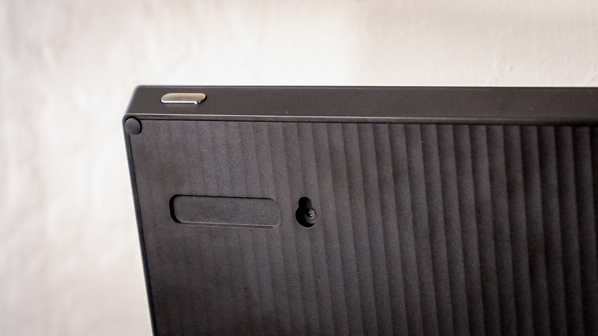 The power button on a Lexar Pexar 11-inch photo frame