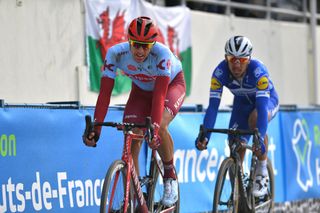 Politt leads Gilbert on the velodrome