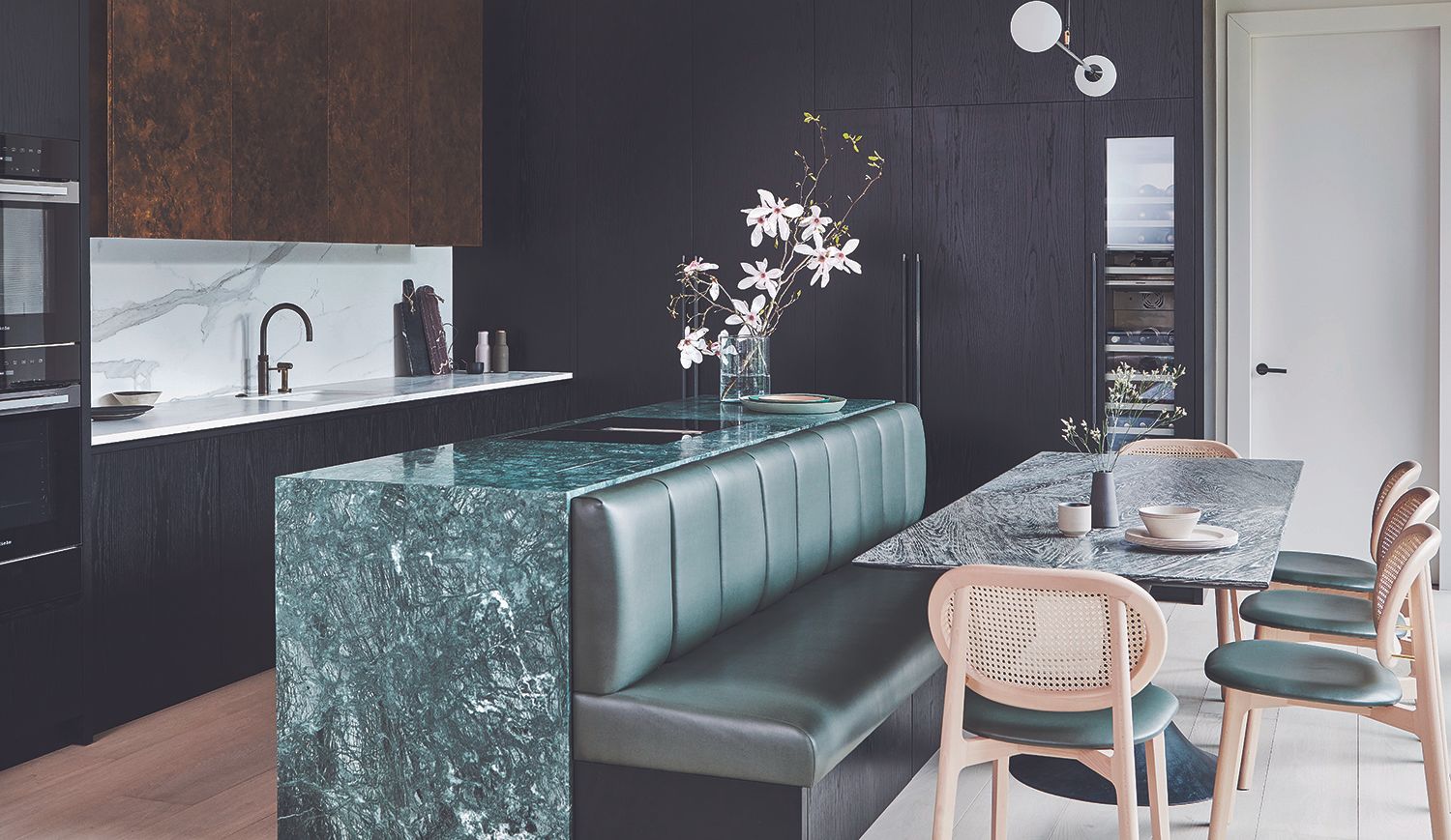 How to fit an island into a small kitchen | Livingetc