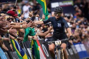 Jenny Rissveds (Team 31 Ibis Cycles Continental) celebrates taking the elite women's XCO victory at the UCI Mountain Bike World Cup 2024 opening round in Mairipor&atilde;