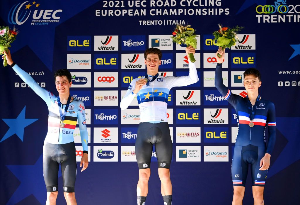 Cian Uijtdebroeks, Alec Segaert and Eddy Le Huitouze on the junior men&#039;s ITT podium