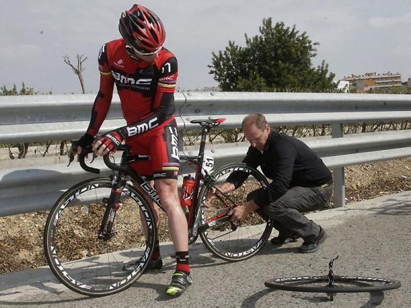 Cadel Evans (BMC) gets a wheel change.
