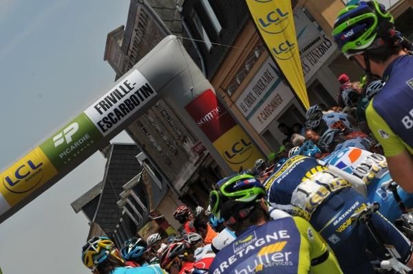 Riders await the start in Friville-Escarbotin-Belloy.