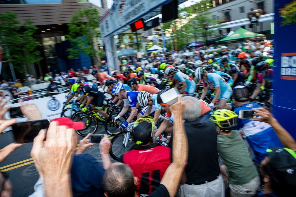 The men leave the start line