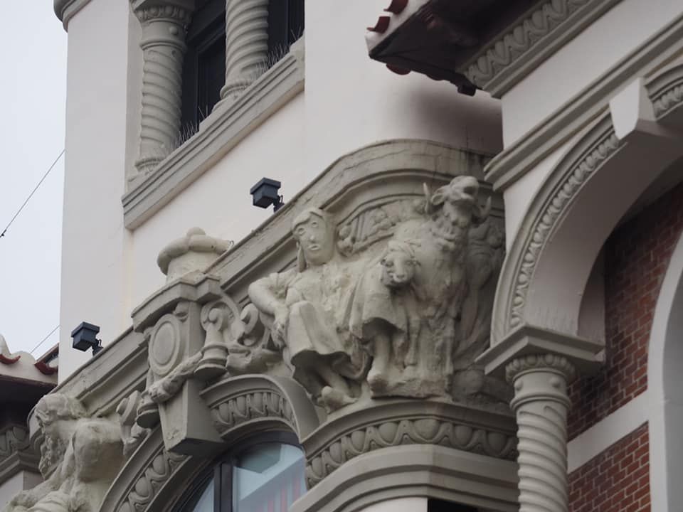 A statue in Palencia, Spain has been left looking like a clay figure after a botched restoration