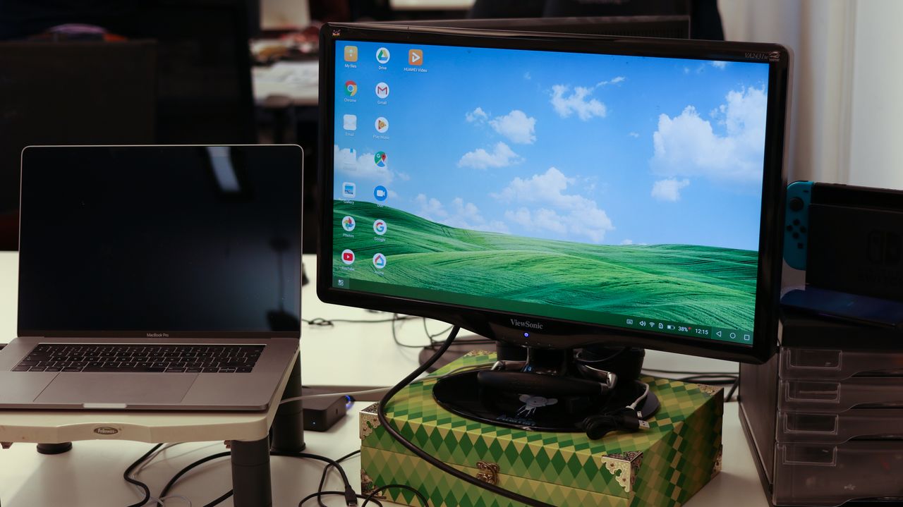 EMUI Desktop works wired and wirelessly on the Mate 20