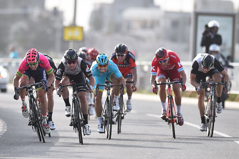 Cavendish hits the front