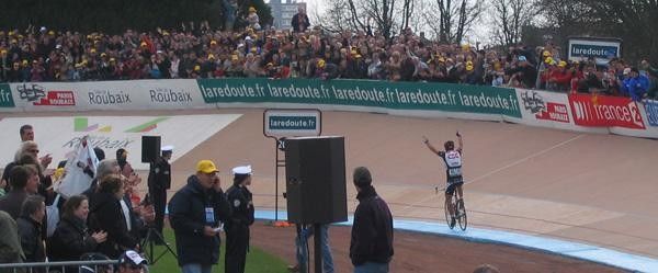 Fabian Cancellara (CSC) had time to enjoy his last lap