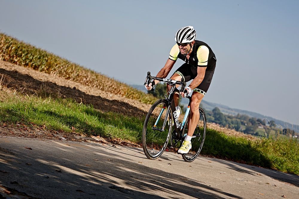 The full carbon fork has excellent torsional stiffness for accurate steering at speed and over cobbles