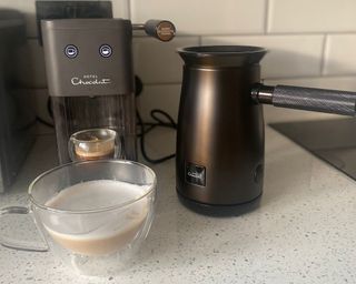 Making a cafe latte coffee drink using the Hotel Chocolat Podster coffee machine and Velvetiser
