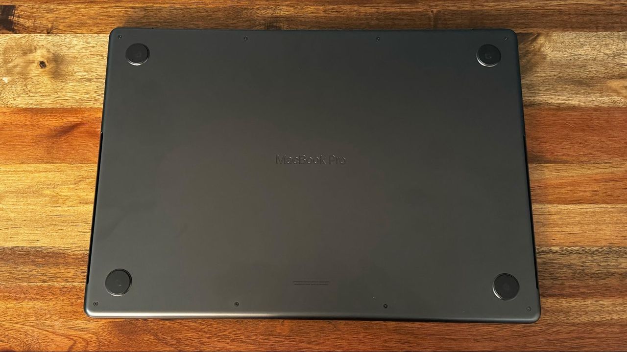 Apple MacBook Pro 16 (Late 2023)