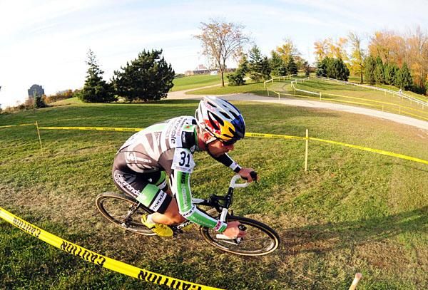 Tim Johnson (Cyclocrossworld.com/Cannondale) leading the race.