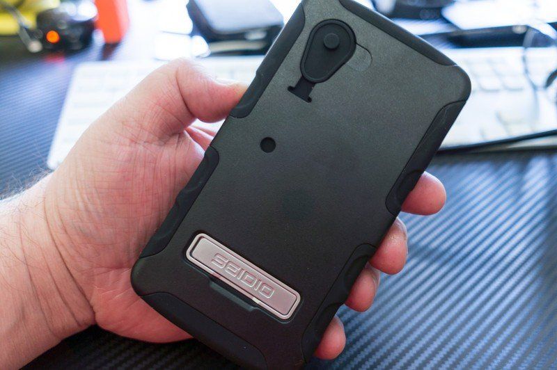 Seidio Convert with kickstand