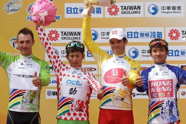 Jersey wearers for the last stage: Lee Rodgers (points), Feng Chun Kai (mountain), Rhys Pollock GC) and Wang Kam Po (best Asian rider)
