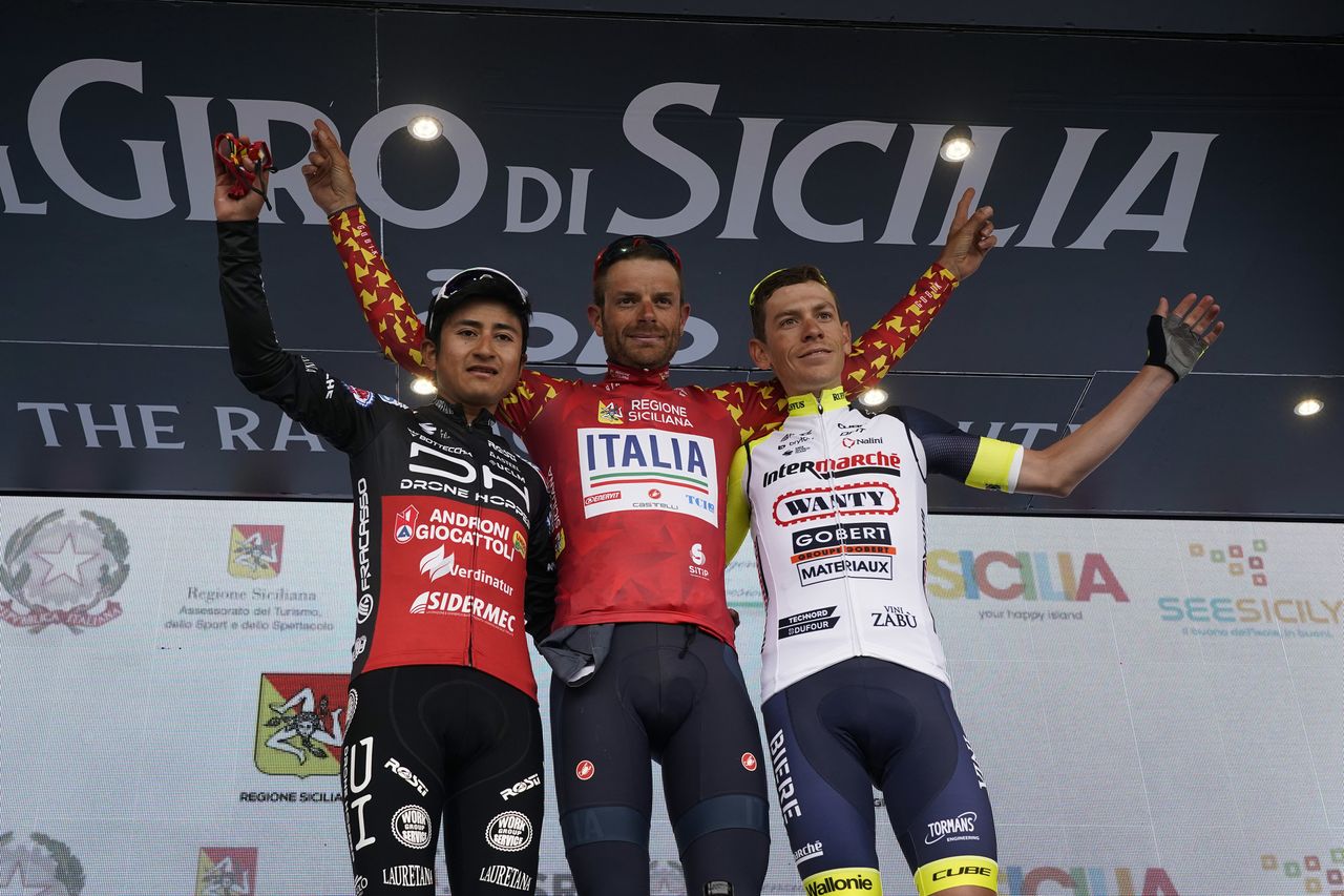 Giro di Sicilia 2022 - 3rd Edition - 4th stage Ragalna - Etna 140 km - 15/04/2022 - Jefferson Alexander Cepeda (ECU - Drone Hopper - Androni Giocattoli) - Damiano Caruso (ITA - Bahrain Victorious) - Louis Meintjes (RSA - Intermarch&Atilde;&copy; - Wanty - Gobert Mat&Atilde;&copy;riaux) - photo Massimo Fulgenzi/SprintCyclingAgency&Acirc;&copy;2022