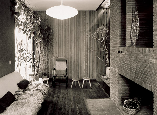 Sitting area with fireplace