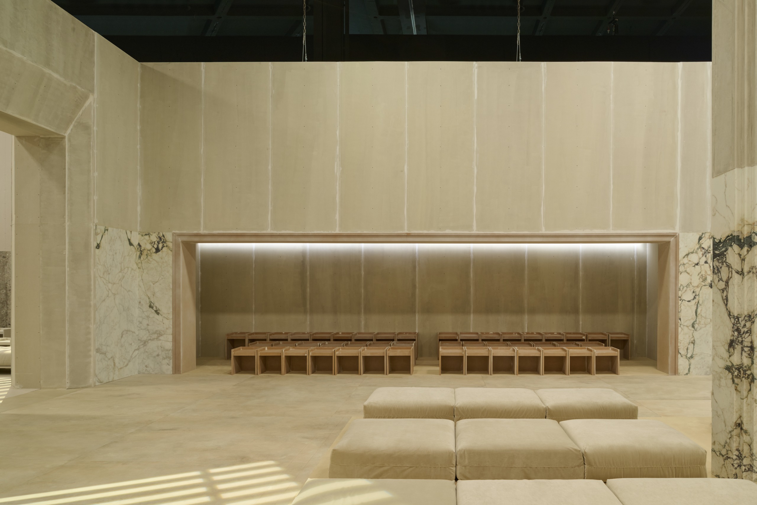 Gucci runway set ss27