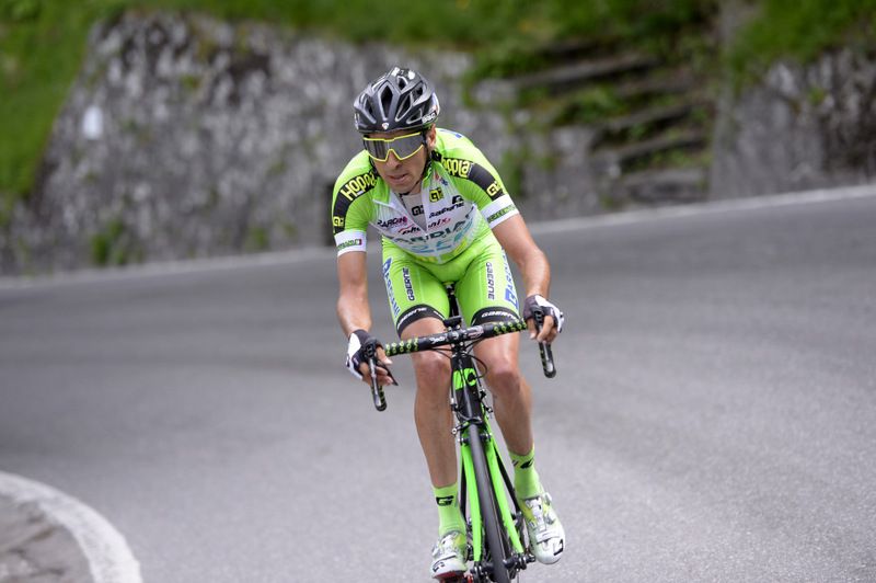 'Tutti pazzi per Pirazzi'! Stefano Pirazzi (Bardiani CSF) launches a customary attack