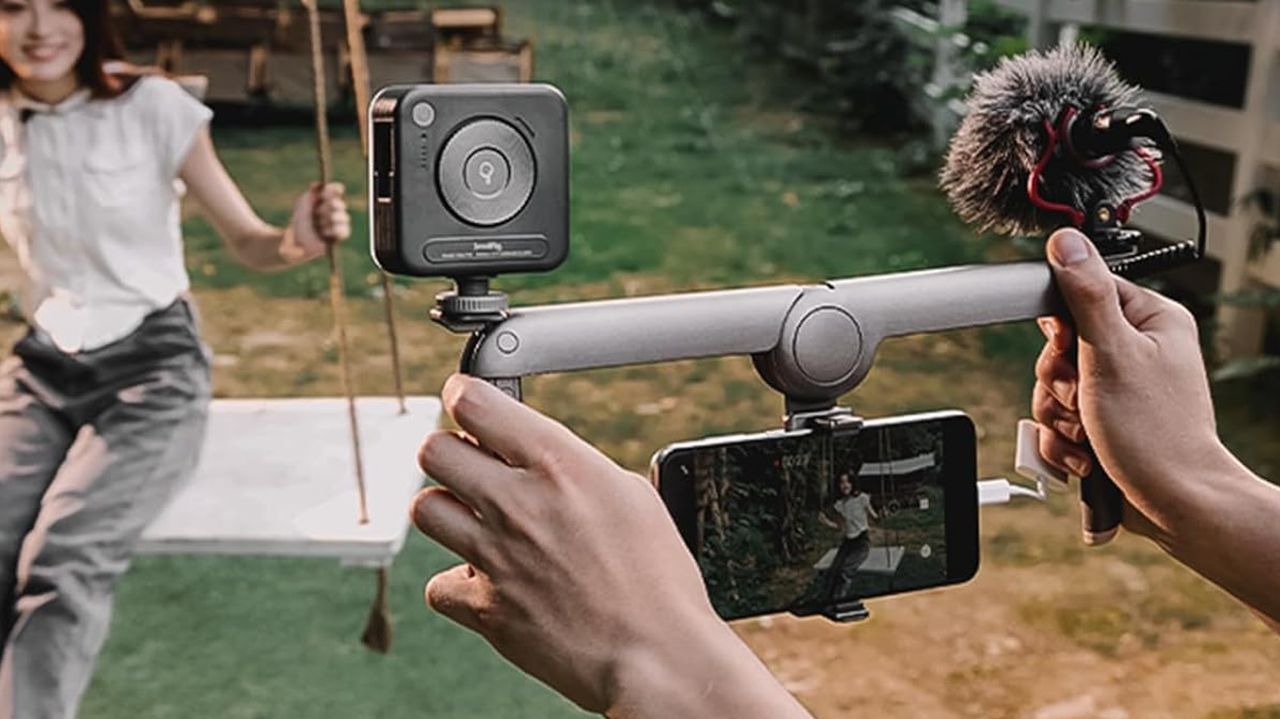 SmallRig Fold P20 Mobile Pocket Video Rig connected to phone.