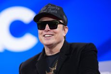 Elon Musk in sunglasses and a baseball hat