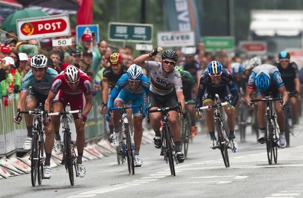 Alexander Kristoff sprints ot the win as Mark Cavendish protests