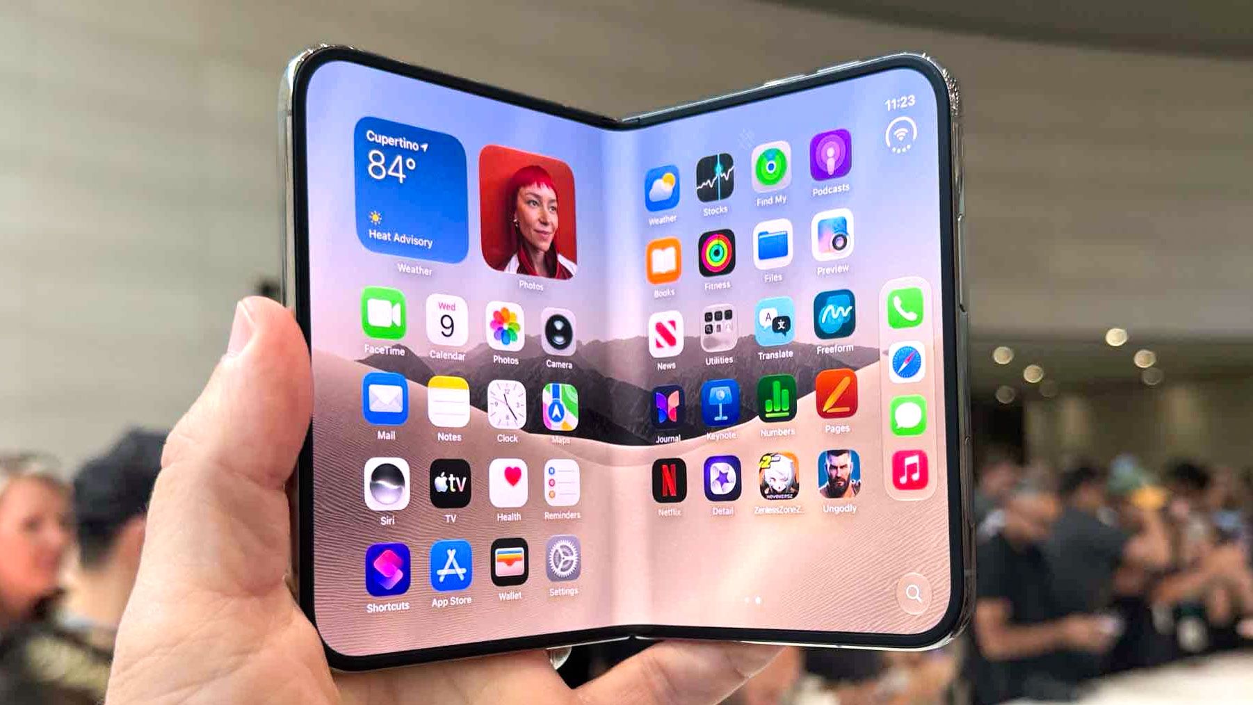 The iPhone Duo has a lot of hype, but this poll has a surprising reveal for Samsung’s foldable The iPhone Duo has a lot of hype, but this poll has a surprising reveal for Samsung’s foldable