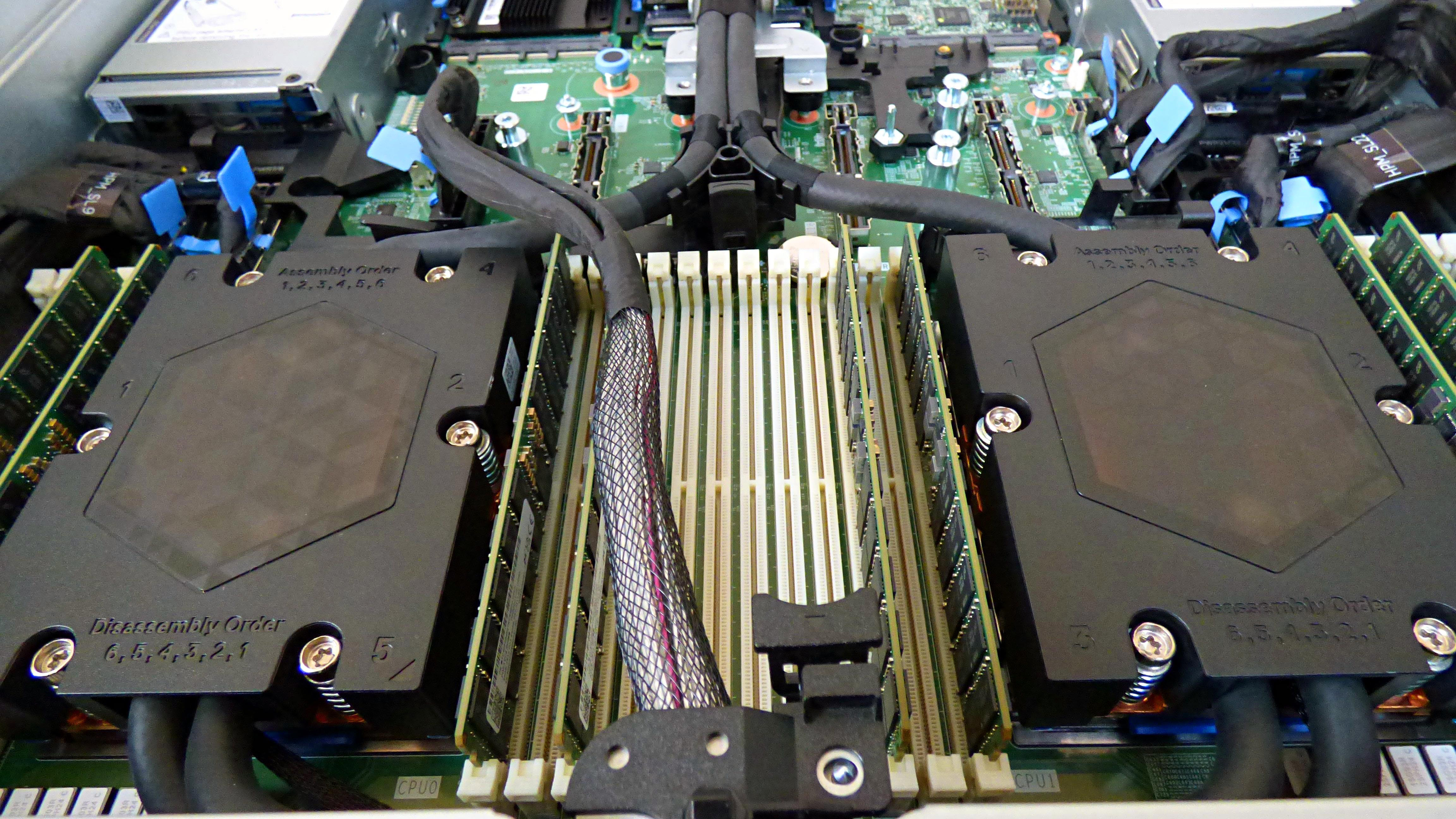 Inside the Dell PowerEdge R7725