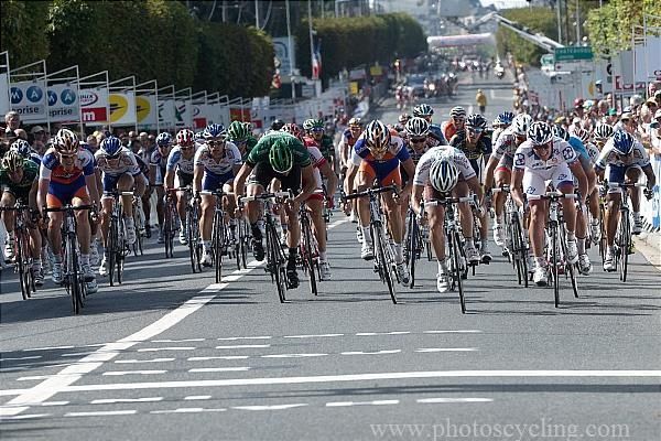 Ravard kept a low position to be more aerodynamic