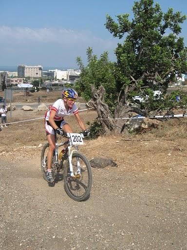 Elisabeth Osl (Austria) rides to a top 10 finish