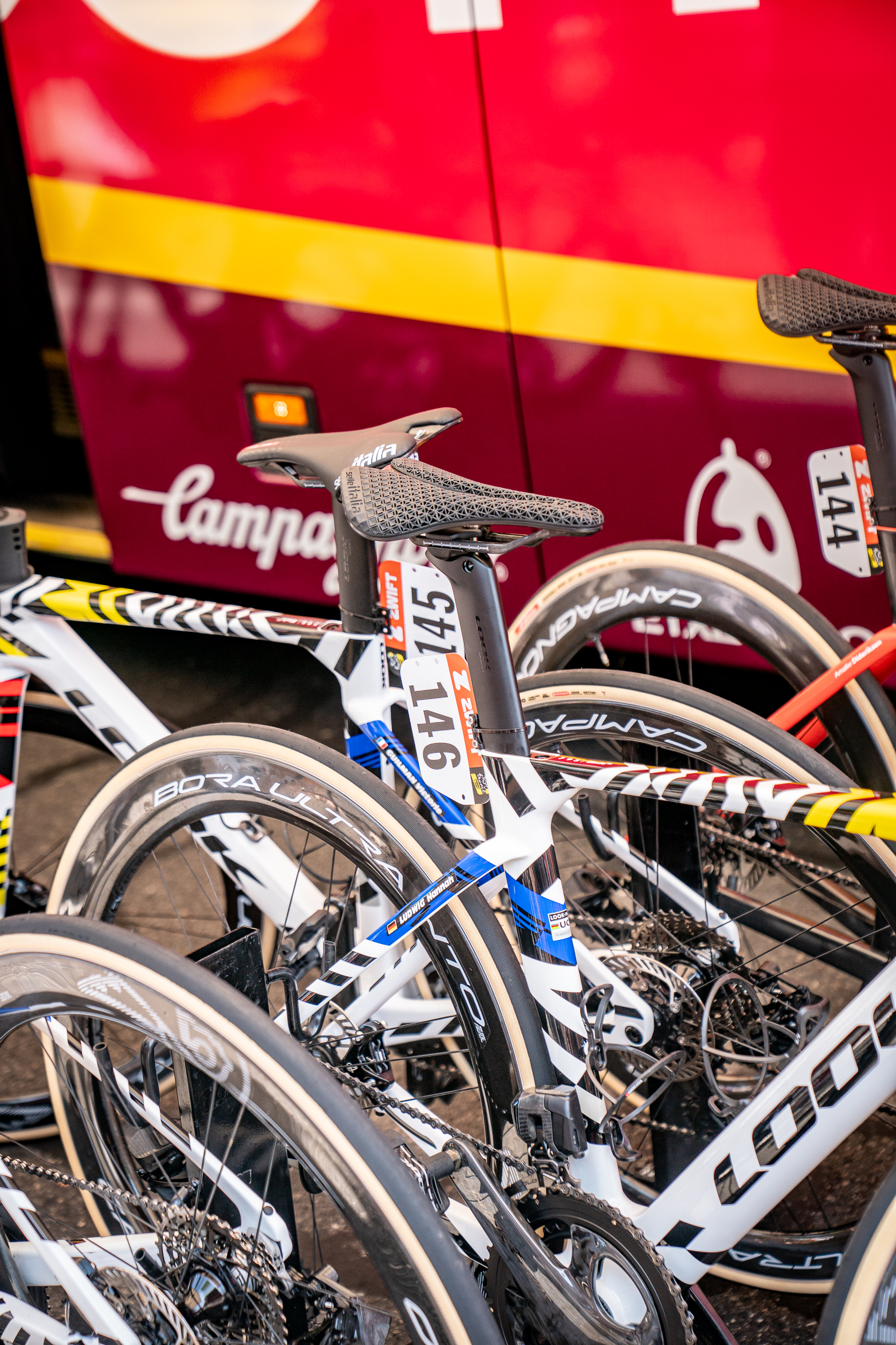 Amelie Dideriksen's custom painted Look bike