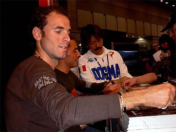 Alejandro Valverde enjoys his popularity in Japan.