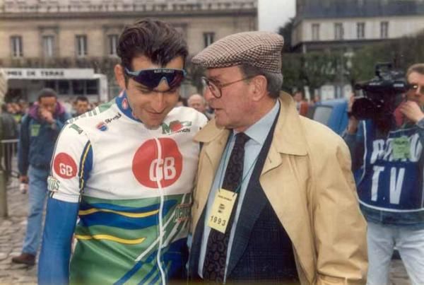 Franco Ballerini gleans some late words of wisdom from Alfredo Martini ahead of the 1993 Paris-Roubaix.