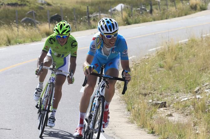 Cayetano Jose Sarmiento (Cannondale) and Vincenzo Nibali (Astana) in pursuit of the leaders