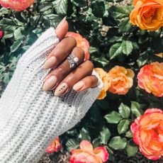 Wedding Guest Nails: Nude Nails With an Accent