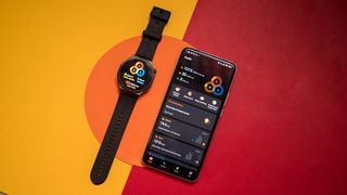 Honor Watch 5 Ultra next to Xiaomi 15 Ultra with Honor Health running