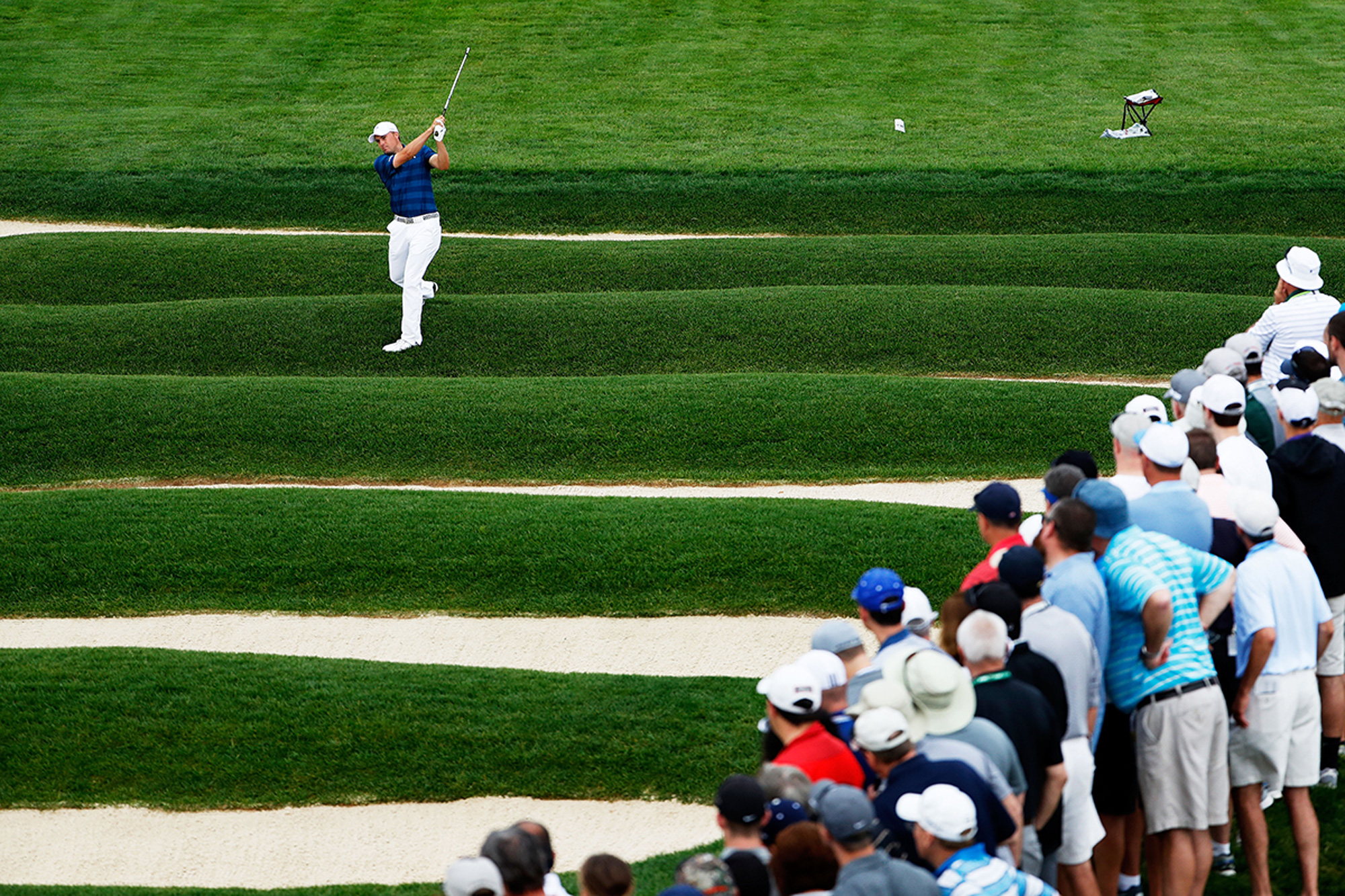 Jordan Spieth hitting a shot out of the famous Church Pews bunker on the 15th hole at Oakmont during the US Open