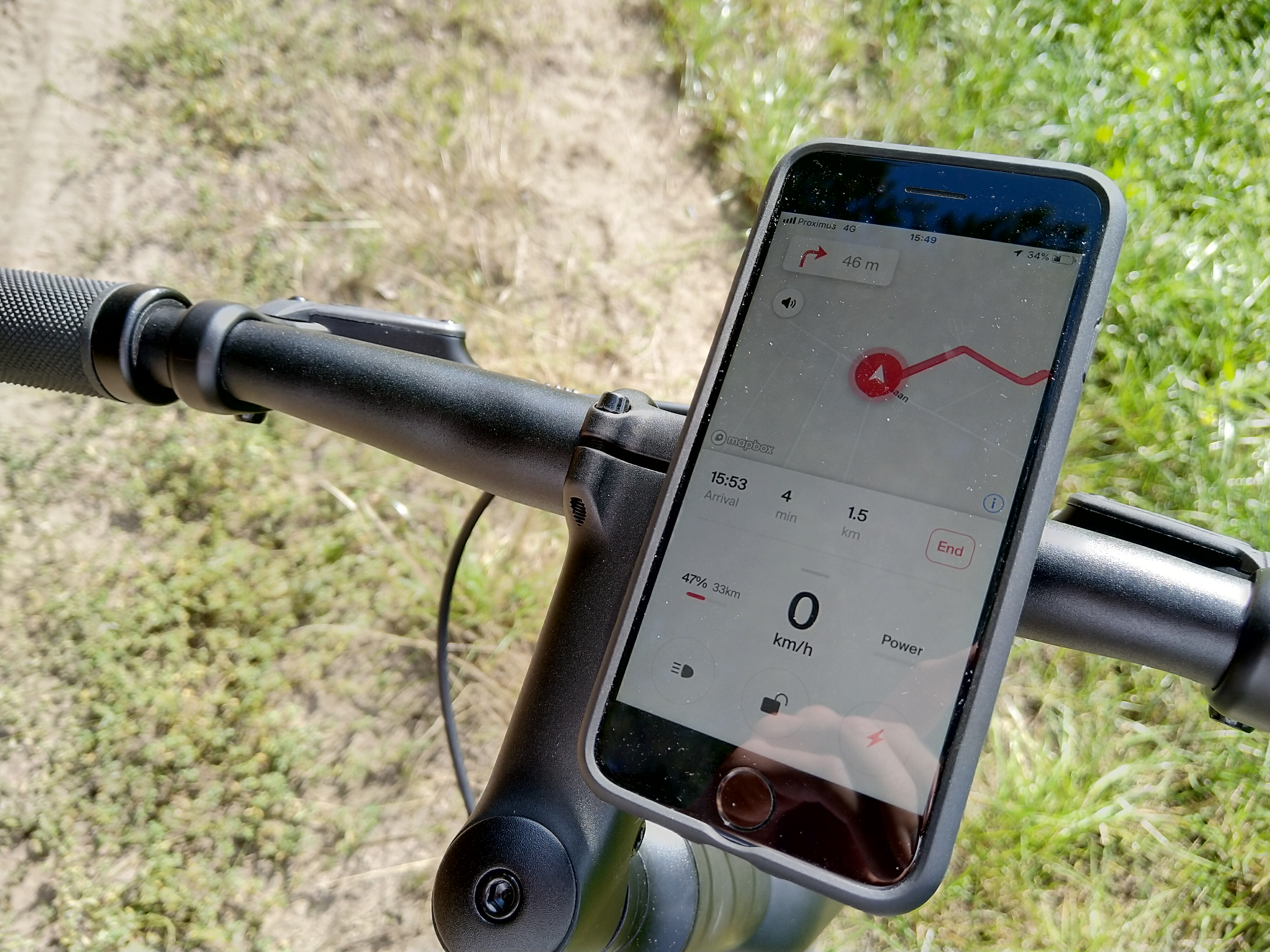 Je smartphone is het centrale controlepaneel voor je fiets. High-tech absoluut, maar iets minder praktisch wanneer je bijvoorbeeld je lichten wil aanzetten. 