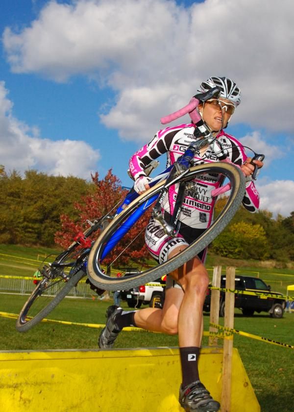 Natasha Elliott (Garneau Club Chaussures-Ogilvy) will stay away until the finish.