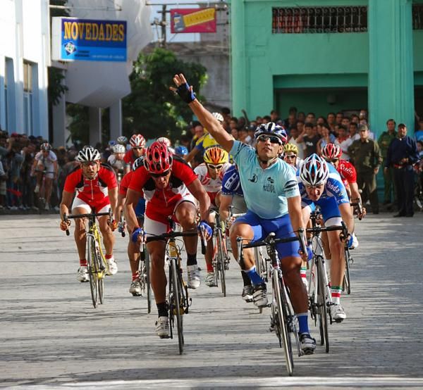 Yans Carlos Arias gets the win in Santa Clara.