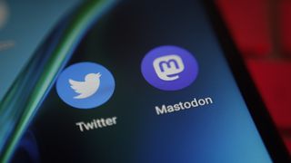 device screen showing icons of twitter and mastodon