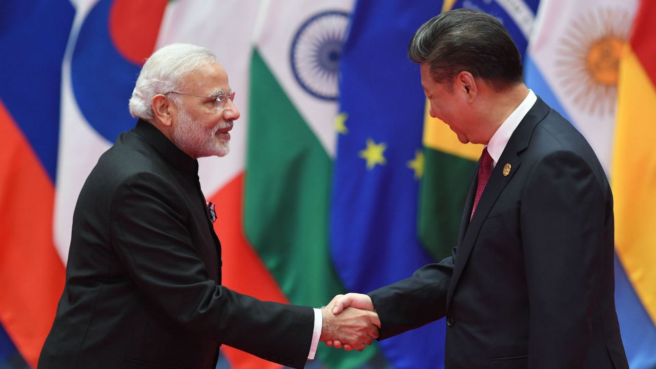 India&amp;#039;s Prime Minister Narendra Modi shakes hands with China&amp;#039;s President Xi Jinping 