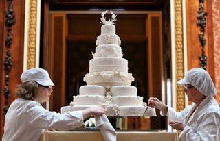 Cake decorating, Wedding cake, Icing, Sugar paste, Cake, Sugar cake, Buttercream, Wedding ceremony supply, Food, Dessert,