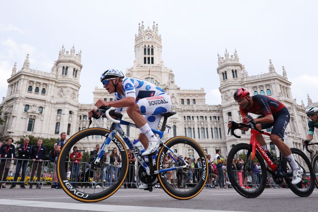 Remco Evenepoel (Soudal-Quick Step) attacked with Filippo Ganna (Ineos Grenadiers) on his wheel