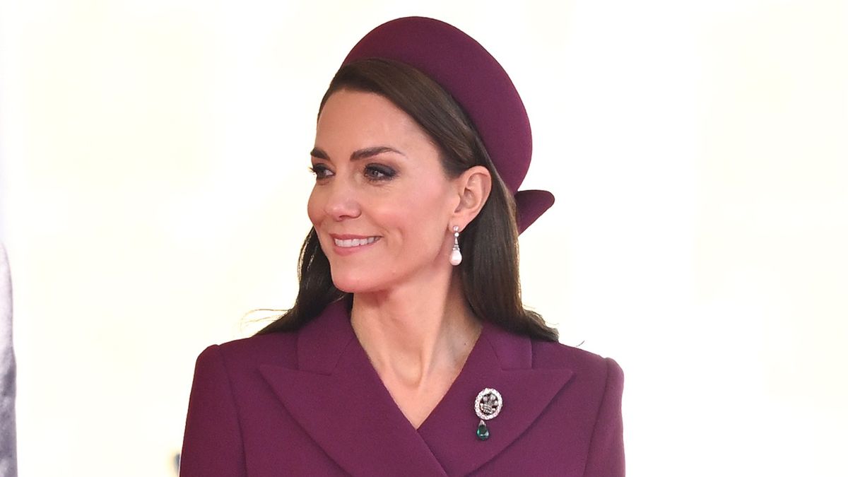 The important eye-contact rule Kate Middleton 'never' breaks on royal walkabouts revealed