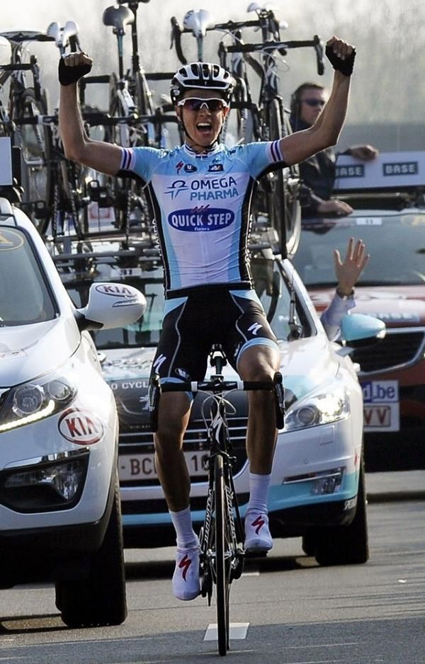 Niki Terpstra soloed to the win in the Dwars door Vlaanderen