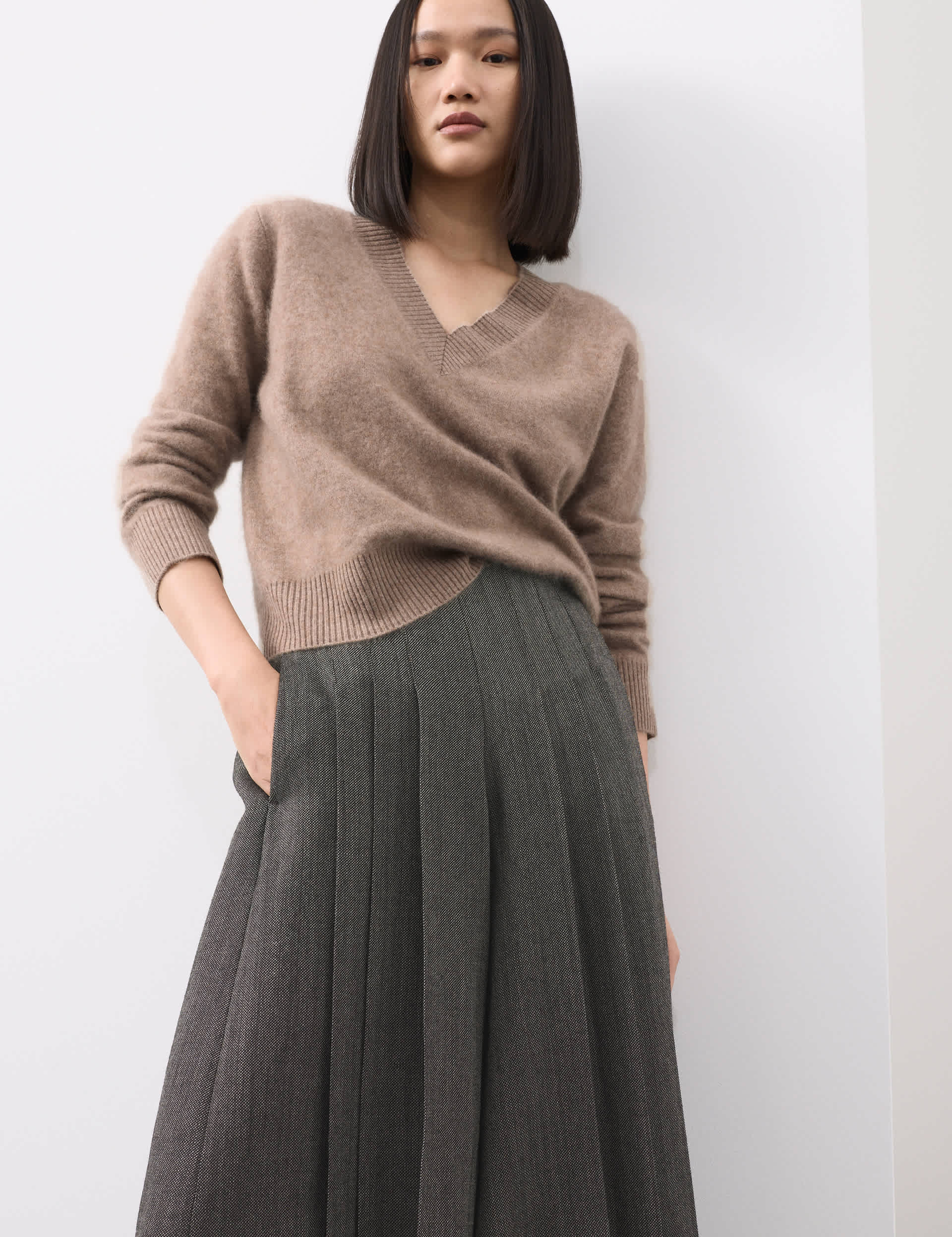 Wool Rich V-Neck Jumper With Cashmere